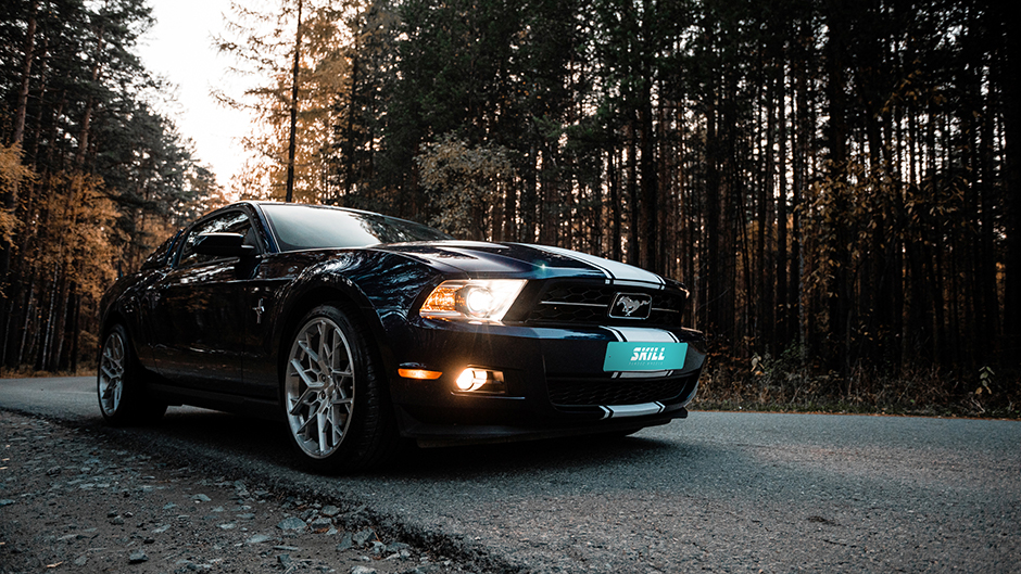Ford Mustang 2011 на кованых дисках SKILL Wheels