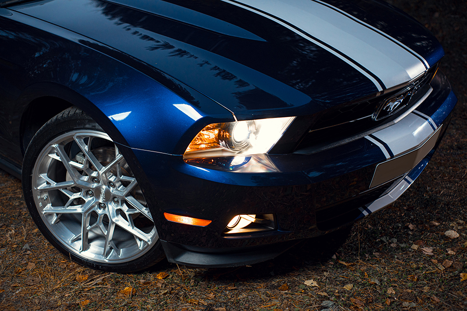 Ford Mustang 2011 на кованых дисках SKILL Wheels