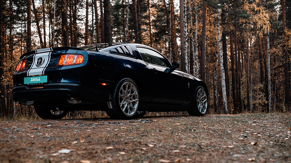 Ford Mustang 2011 на кованых дисках SKILL Wheels