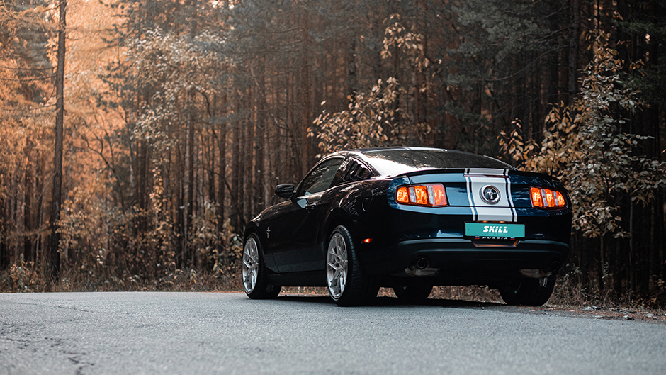 Ford Mustang 2011 на кованых дисках SKILL Wheels