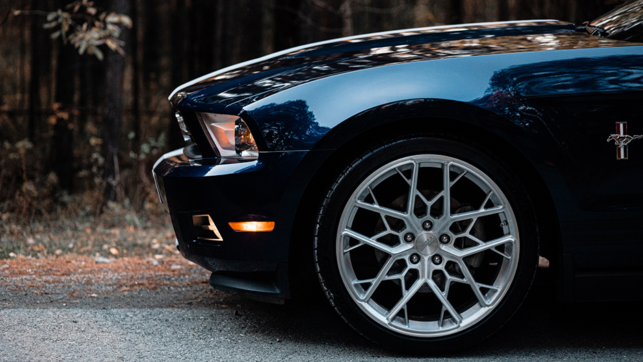 Ford Mustang 2011 на кованых дисках SKILL Wheels
